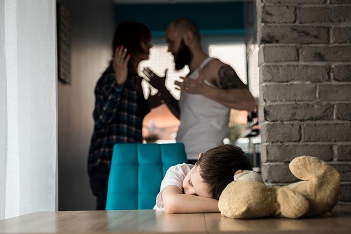 Przemoc domowa. Sprawdź jak się bronić.